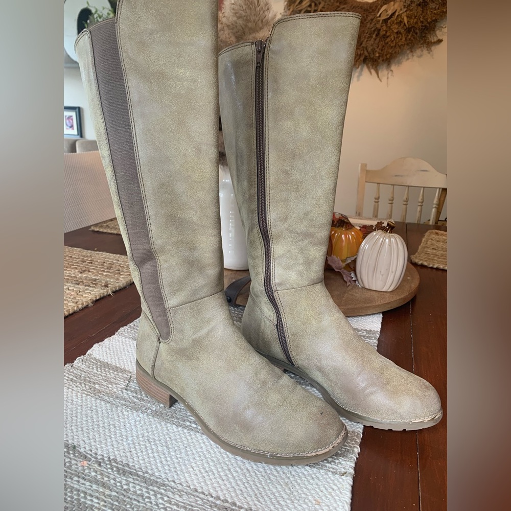 GH Bass Derica Distressed Tan Faux Leather Riding Boots With Stretch Size 8.5‎